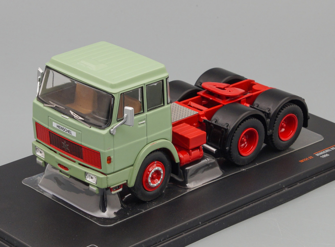 HENSCHEL HS 19 towing vehicle (1966), light green/red