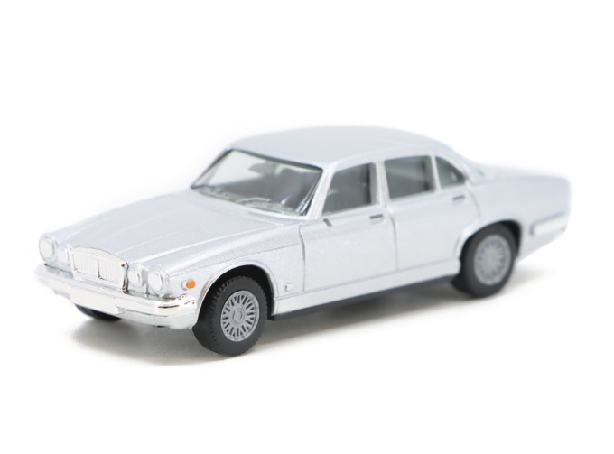 Jaguar XJ6, white