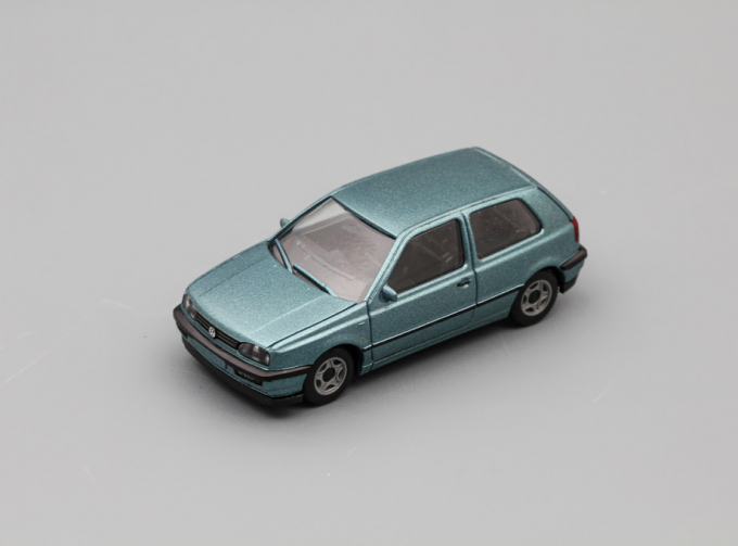 VOLKSWAGEN Golf, blue metallic