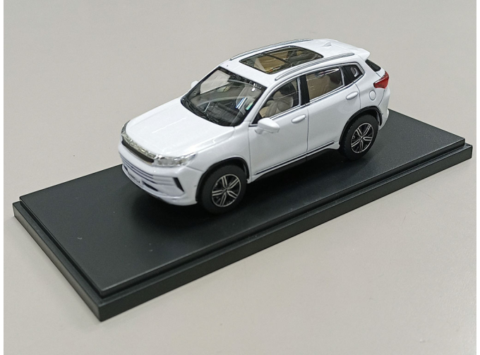 EXEED LX (2019), pearl white