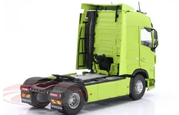 VOLVO FH Globetrotter XL, neon green