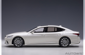 Lexus LS 500h (white)