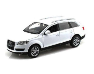AUDI Q7 (2011), white
