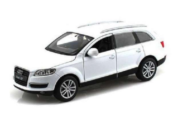 AUDI Q7 (2011), white