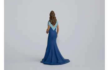 Фигурка Девушка в синем платье