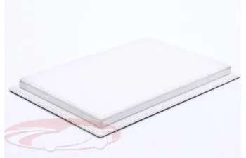 Бокс акриловый Mulhouse с белой кожаной подставкой для шлемов