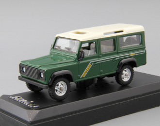 LAND ROVER Defender County, green / white