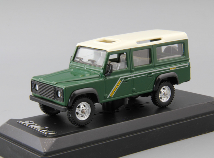 LAND ROVER Defender County, green / white