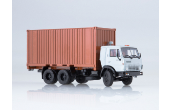 Камский грузовик 53212 с 20-футовым контейнером, серый / коричневый