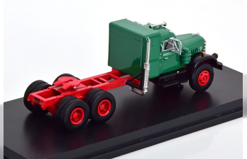 DIAMOND T 921 towing vehicle (1955), green black red