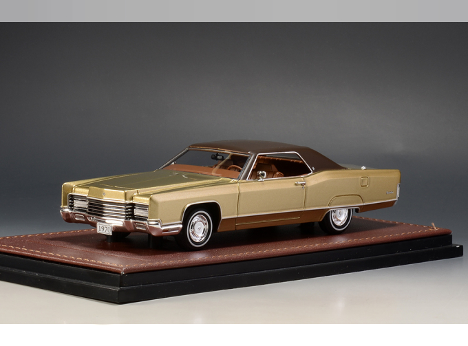 LINCOLN Continental Coupe (1970), Medium Gold Irid