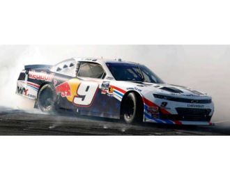 Chevrolet #9 Shane van Gisbergen *Weathertech/Red Bull*, white/blue/red 2025