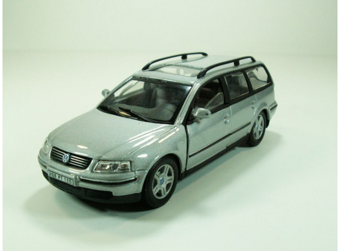 VOLKSWAGEN Passat Variant B5, 250ND 1:43, серебристый