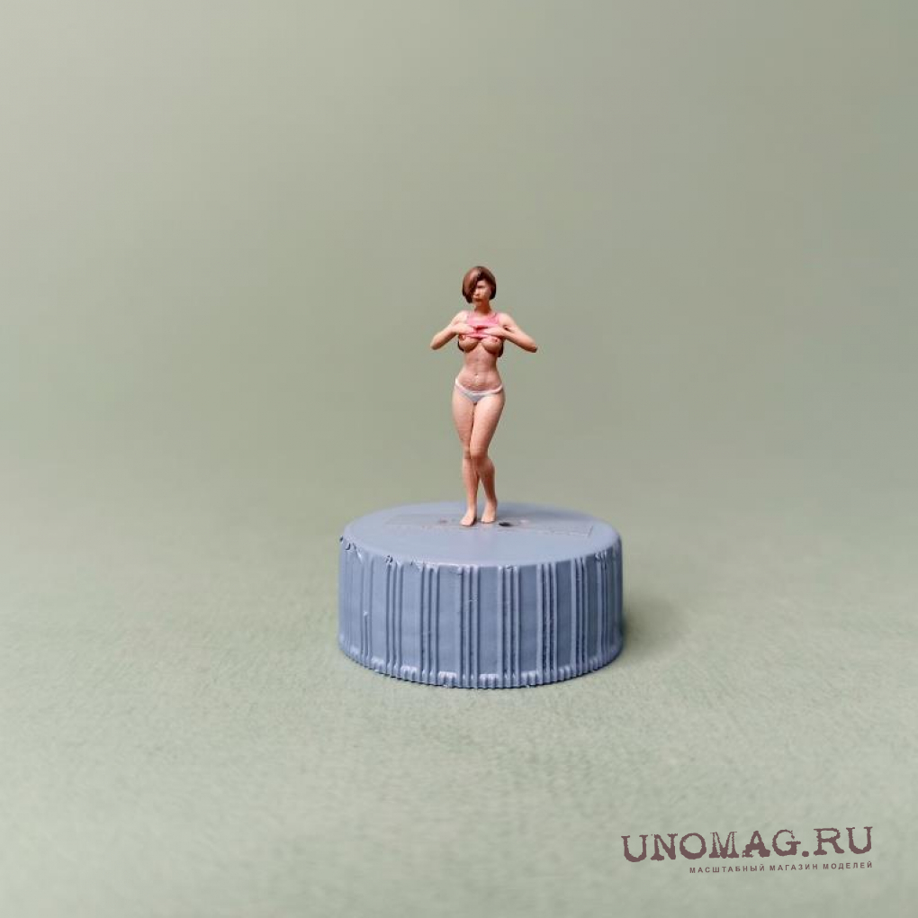 Фигура 0349 Девушка раздевается (масштаб 1:64), окрашенная