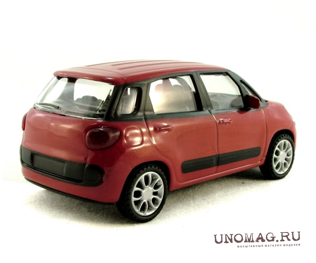 FIAT 500L, red