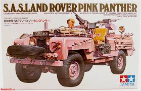 Сборная модель Английский джип спецназа (SAS) Land Rover Pink Panther и 1 фигура водителя