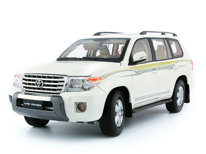 Модель 200. Toyota Land Cruiser 200 модель. Toyota Land Cruiser 1 18. Тойота ленд Крузер 200 модель 1 18. Toyota Land Cruiser 200 1:18 Paudi.