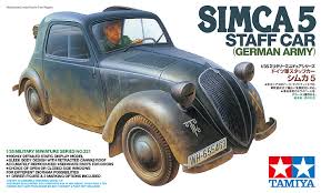 Сборная модель Немецкий штабной автомобиль Simca 5 с фигурой водителя