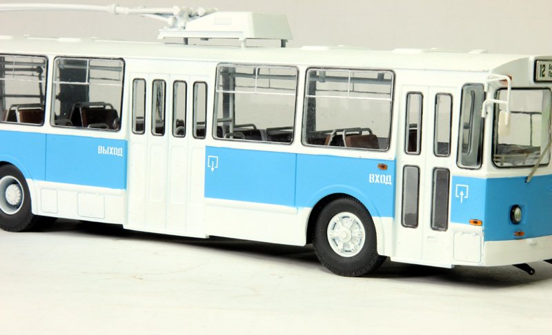 ЗиУ-9 троллейбус (чистый)