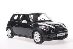 Mini Cooper S (R56), black with white stripe